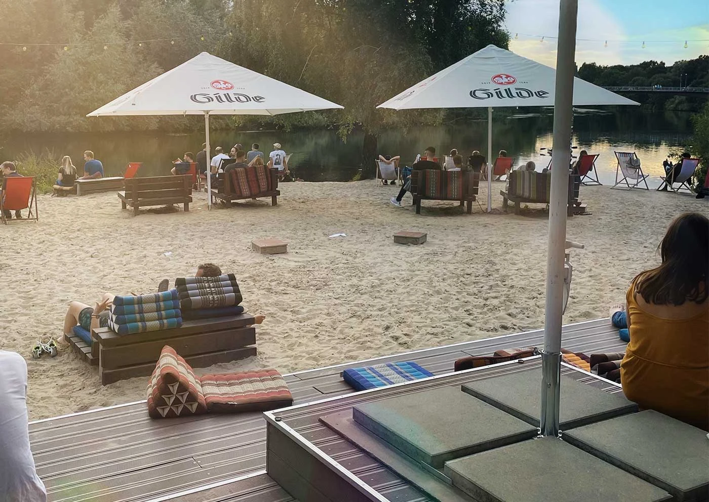 Ambiance thaïlandaise pour votre bar de plage : Découvrez nos coussins thaïlandais variés